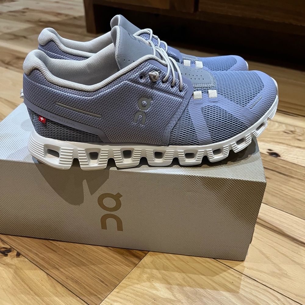New On Cloud 5 Running Women's light purple/gray Athletic Shoes